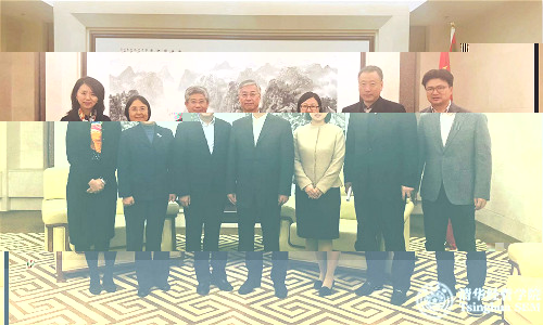 1542789874514012290.jpg 01中國駐韓大使邱國洪會見清華經管學院院長白重恩一行_meitu_8.jpg