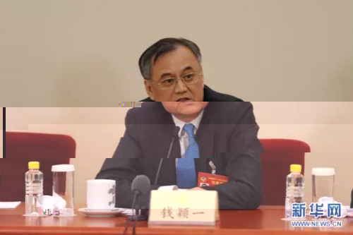 1488858523051059341.jpg 清華經管學院院長錢穎一教授答記者問_meitu_1.jpg