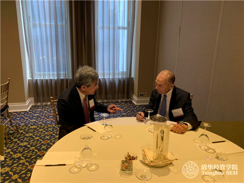 1555290104349032740.jpg 與美國史帶金融财團董事長兼首席執行官莫裡斯·格林伯格(Maurice R. Greenberg)交流_副本.jpg