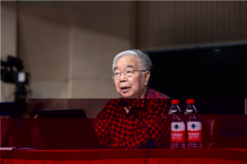 陳章武老師講黨課.jpg