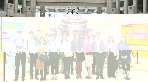 1492568577577034085.jpg 3 國開行大廳合影_meitu_3.jpg