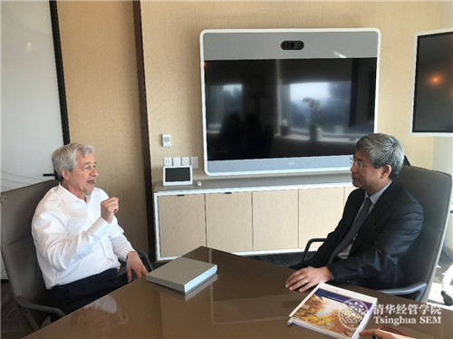 1555290072296082324.jpg 與學院顧問委員會委員、摩根大通公司董事長兼首席執行官傑米·戴蒙(Jamie Dimon)交流_副本.jpg