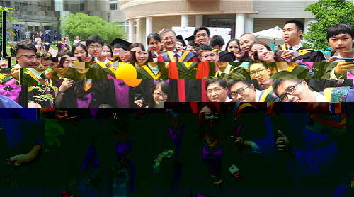 1499131497740080412.jpg 2 錢穎一院長在畢業招待會與畢業生合影留念logo.jpg