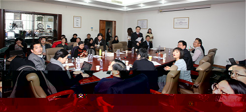 1482915467000028310.jpg 2.OLLO論壇-論壇主席、清華經管學院陳國權教授啟動論壇并介紹出席論壇的領導和嘉賓_meitu_4.jpg