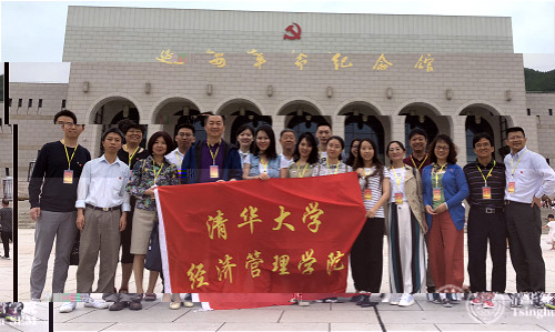 學院師生在延安革命紀念館合影_meitu_2.jpg